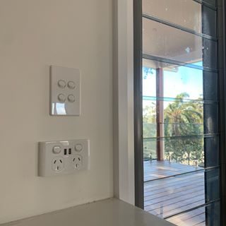 This @traderelectricalsupplies double socket outlet with USB and 4 gang switch are sitting pretty on our latest project! As we always say, a thorough, careful rough-in makes for an easy, trouble free (almost) fit-off. To ensure this socket outlet and switch would sit level with when installed we had to ensure the stud brackets were centred and level to each other when we roughed in. That’s the ticket!!
•
•
•
•
•
#melbourne #melbournetrades #melbournemums #melbournedads #melbourneproperty #melbournesmallbusiness #melbournerenovation #melbournehomeimprovement #brunswick #coburg #essendon #ascotvale #maribyrnong